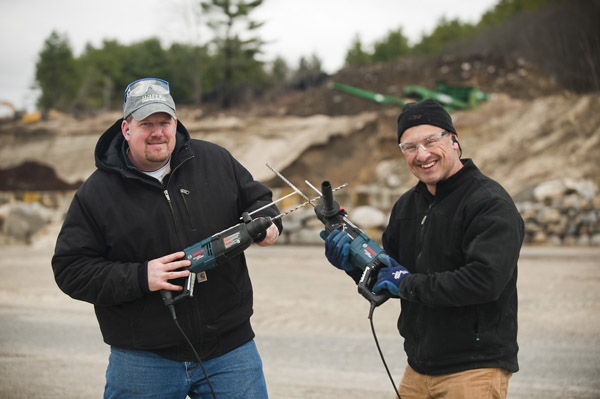 Bosch drill vs online dewalt