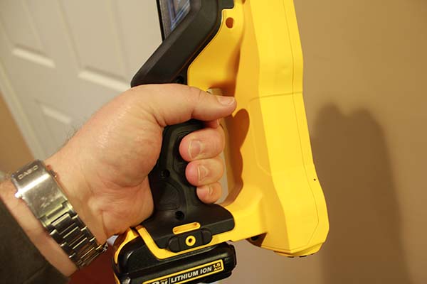 Dewalt 12v hand held deals wall scanner dct419s1