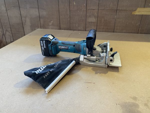 Biscuit joiner makita online 18v