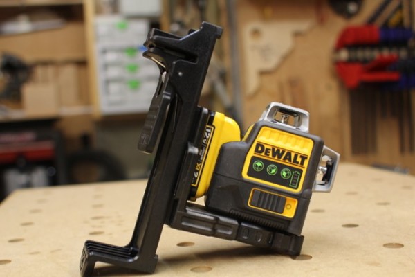 Ripley - NIVEL LÁSER DEWALT DW089LG 360° 12V VERDE 30 METROS 1 BAT 2.0 AH