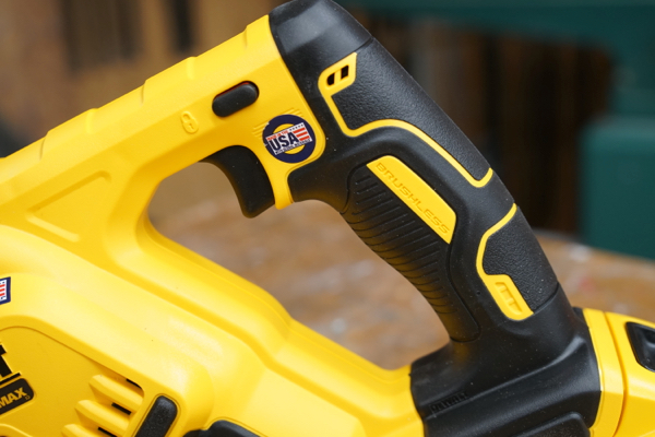 https://www.toolboxbuzz.com/power-tools/saws/the-dewalt-xr-compact-reciprocating-saw-dcs367p1/attachment/dsc03877/